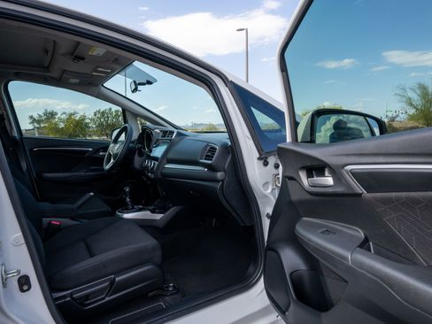 Used 2015 Honda Fit EX image 9