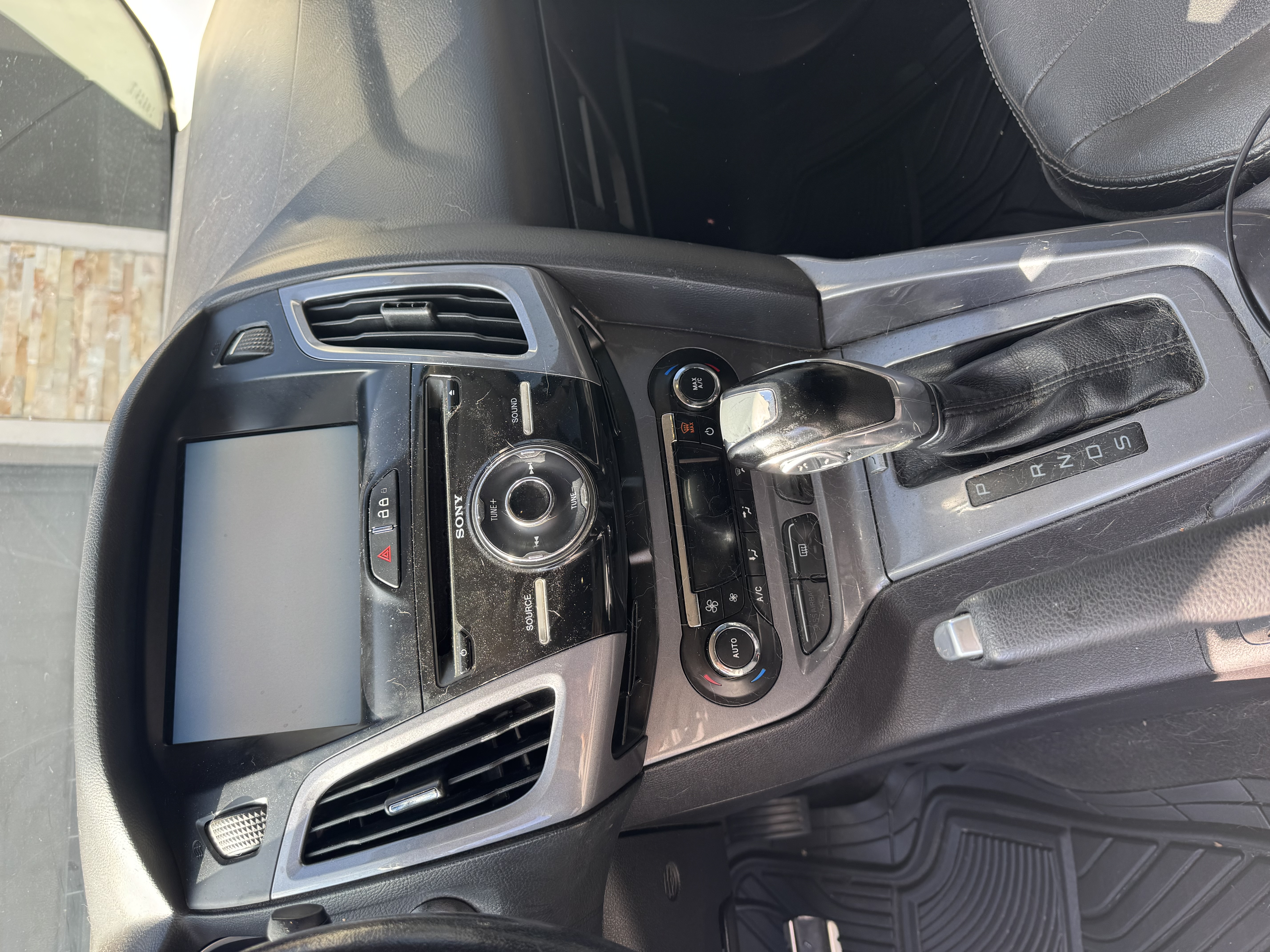 Used 2014 Ford Focus Titanium FWD image 4