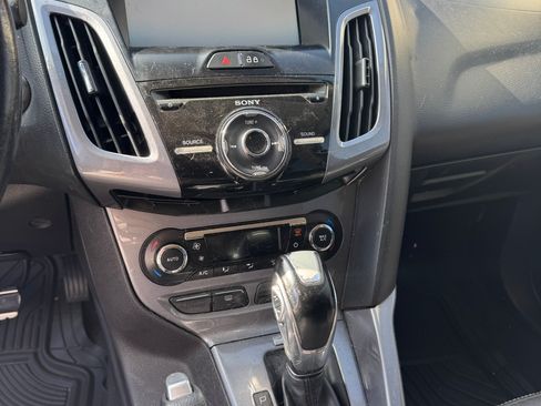 Used 2014 Ford Focus Titanium FWD image 4