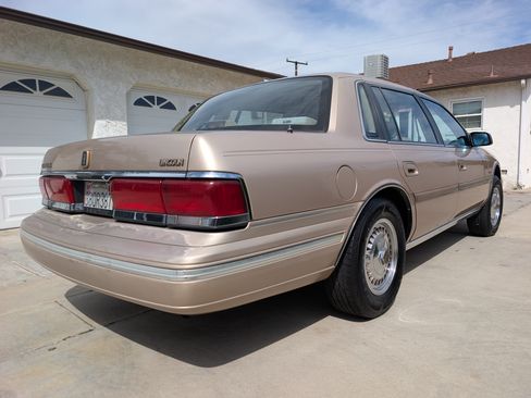 Used 1992 Lincoln Continental Signature image 8