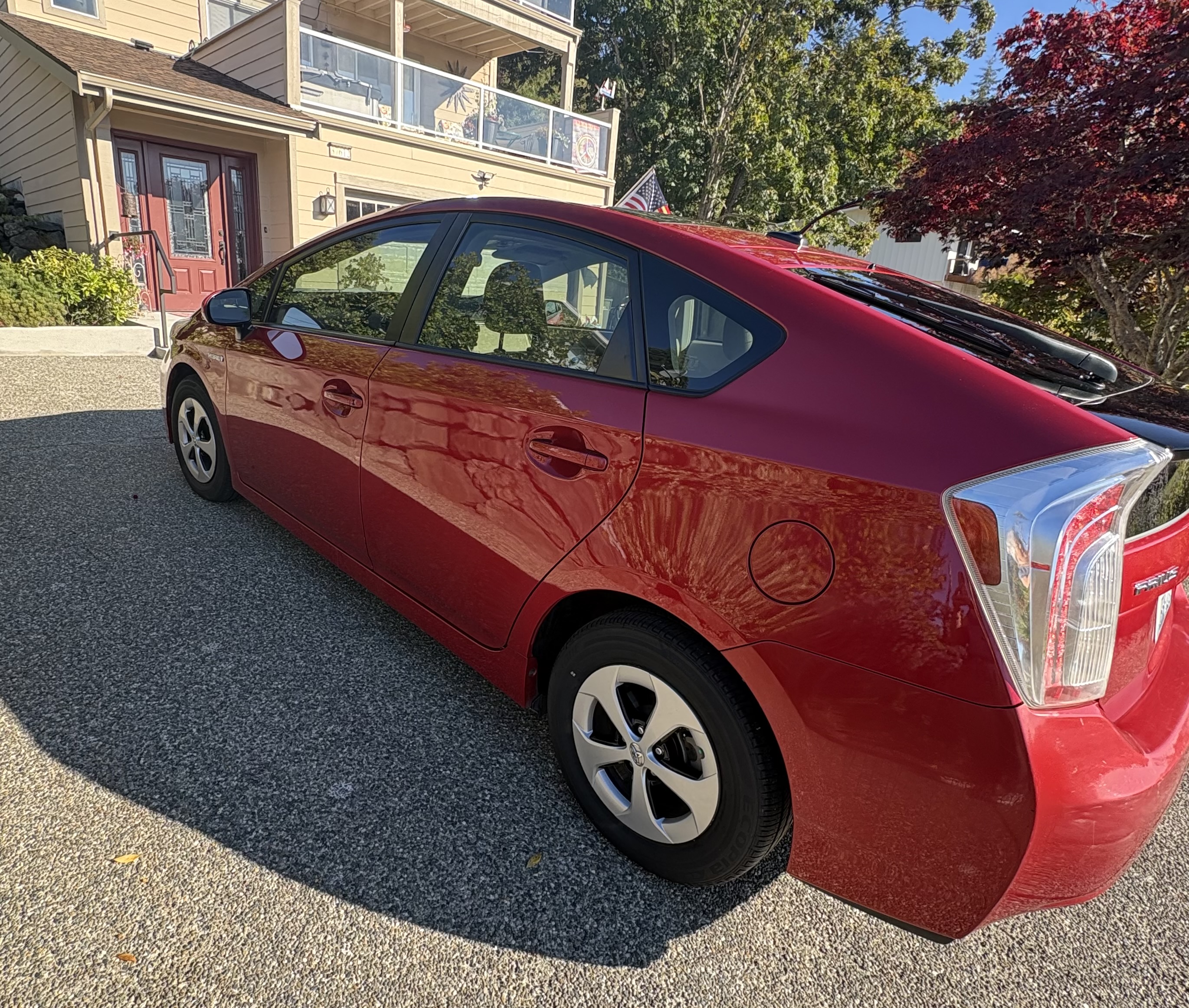 Used 2013 Toyota Prius Three w/ Solar Roof Pkg FWD image 2