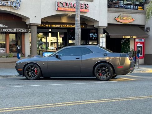 Used 2015 Dodge Challenger R/T Scat Pack RWD image 2