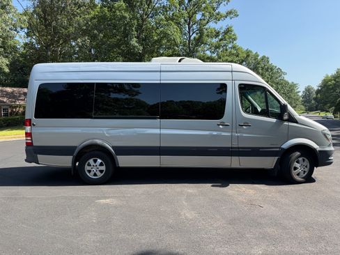 Used 2016 Mercedes-Benz Sprinter 2500 image 13