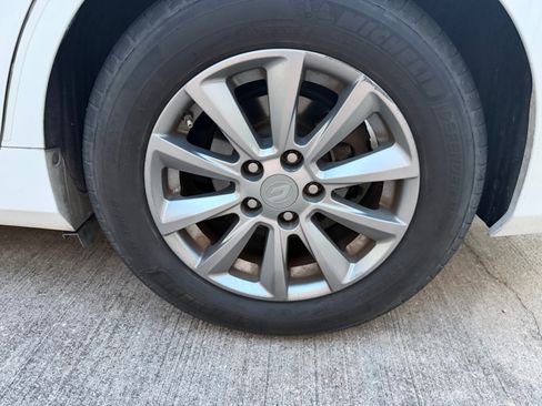 Used 2015 Toyota Camry LE FWD image 2