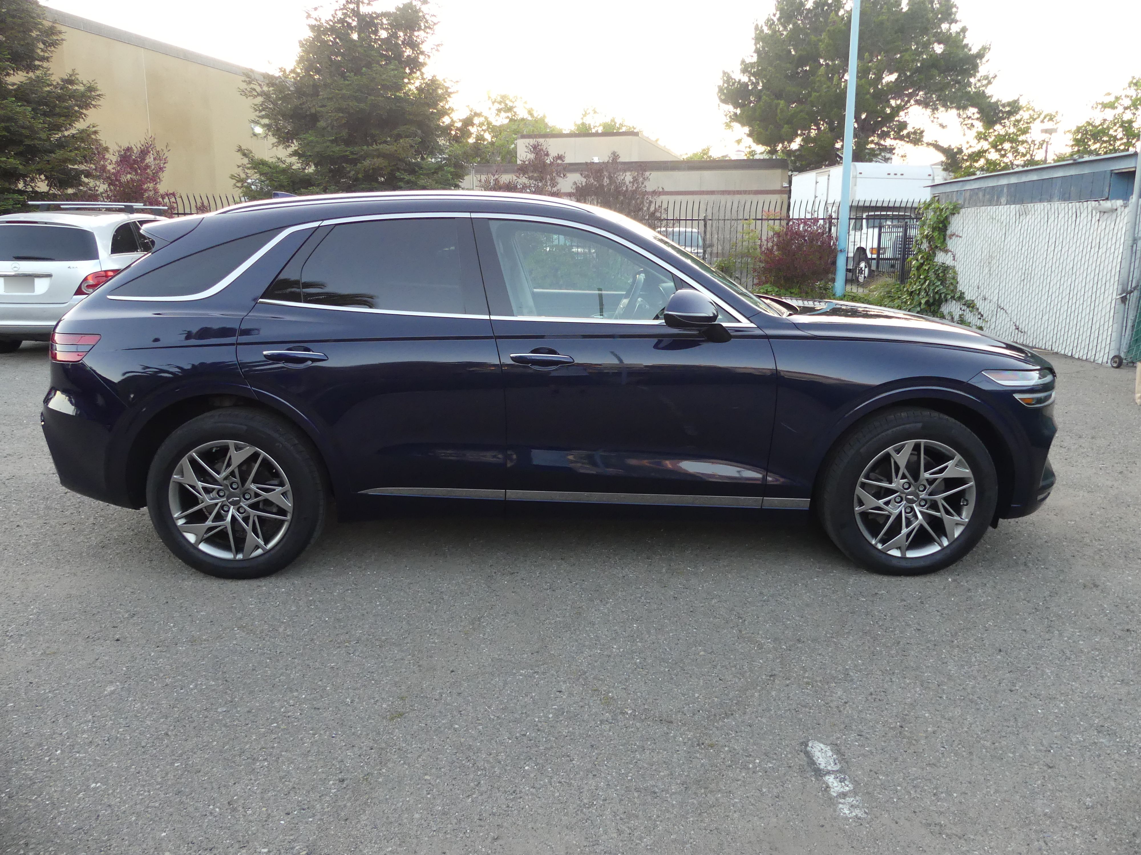 Used 2022 Genesis GV70 2.5T w/ Select Package AWD/4WD image 4