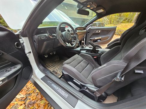 Used 2016 Ford Mustang Shelby GT350 w/ Track Package image 15