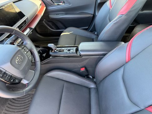 Used 2024 Toyota Prius Prime FWD image 9