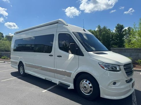 Used 2022 Mercedes-Benz Sprinter 3500 image 8