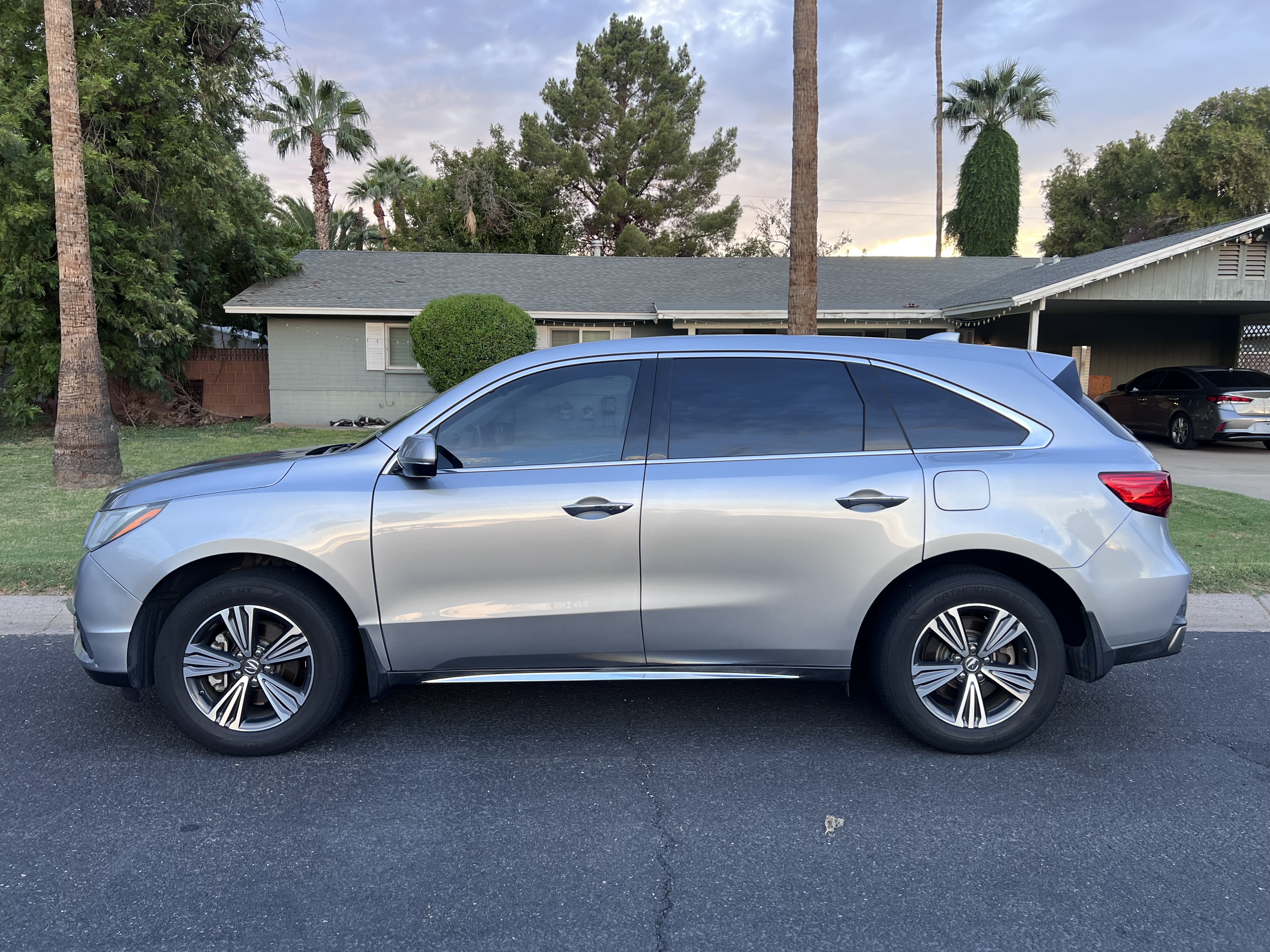 Used 2018 Acura MDX FWD image 2