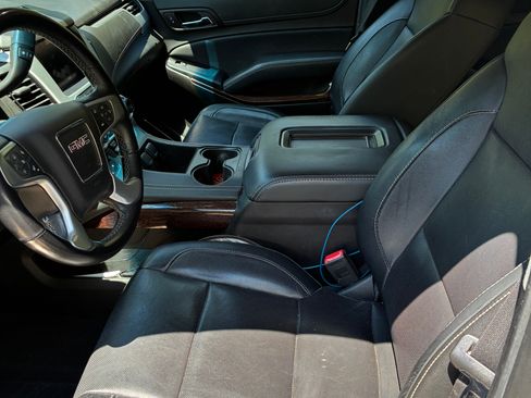 Used 2019 GMC Yukon XL SLT w/ Open Road Package AWD/4WD image 6
