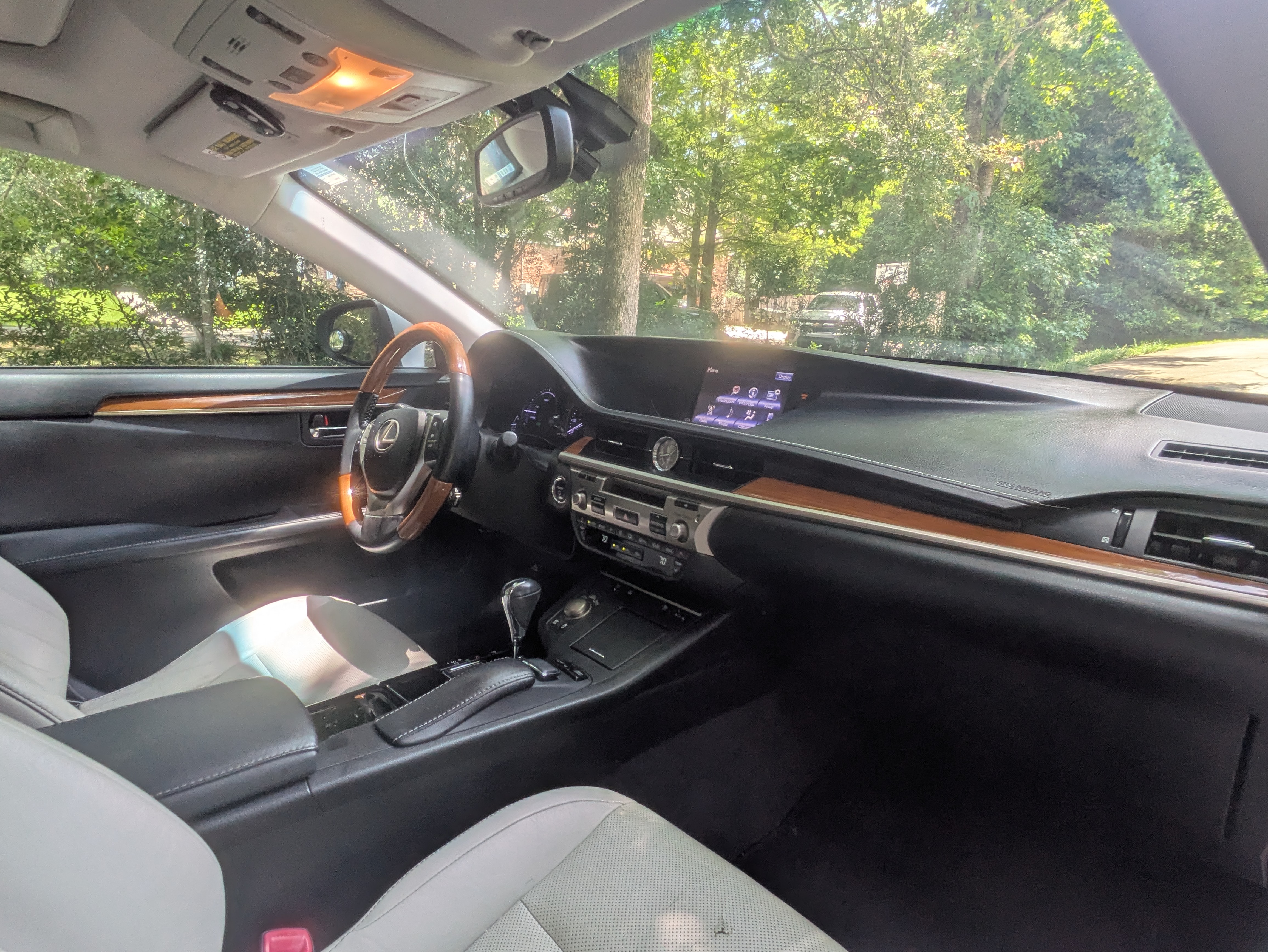 Used 2014 Lexus ES 300h w/ Luxury Package w/Bamboo Trim FWD image 4