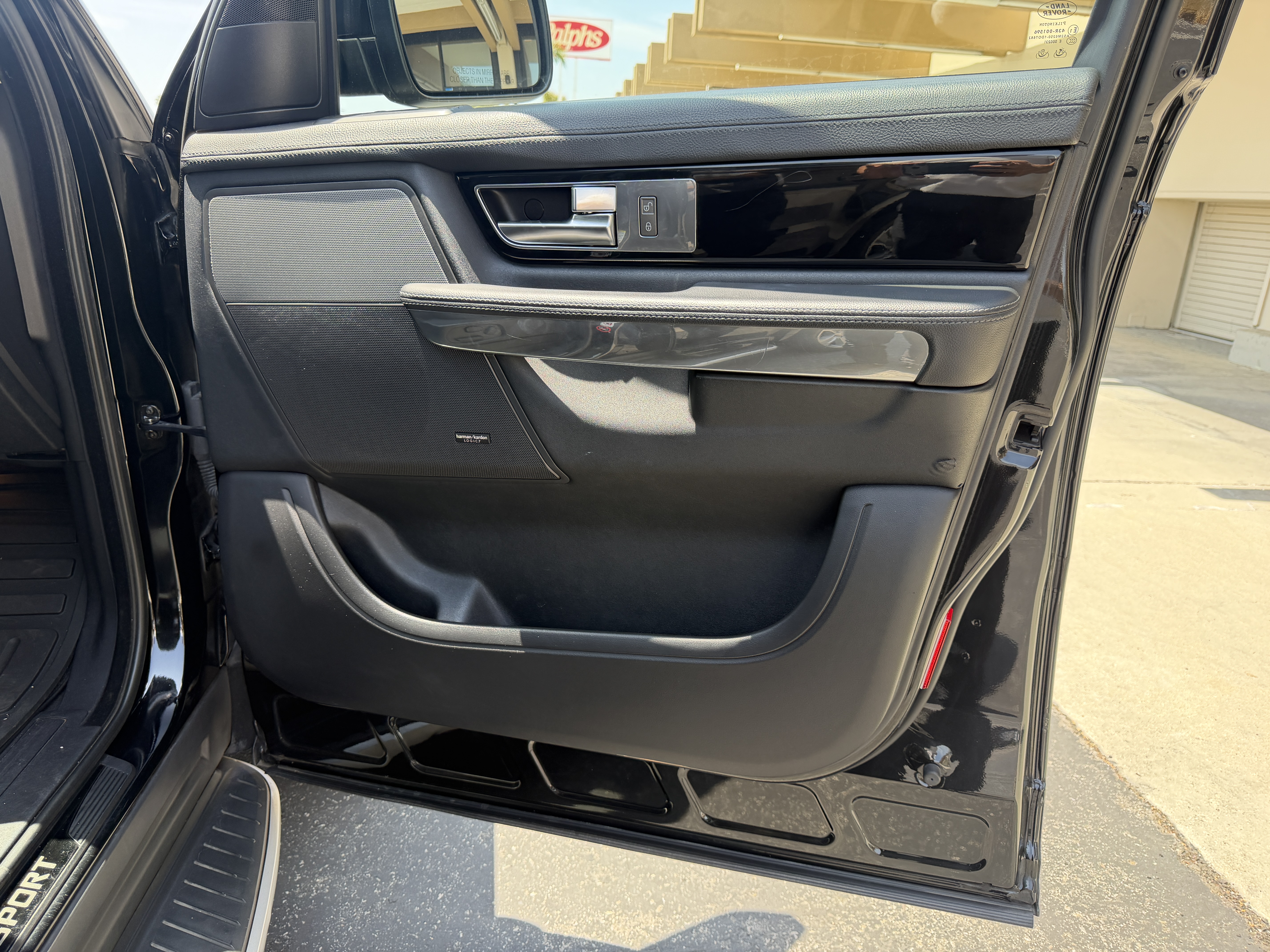 Used 2011 Land Rover Range Rover Sport HSE AWD/4WD image 21