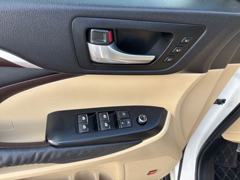 Used 2015 Toyota Highlander Limited image 27