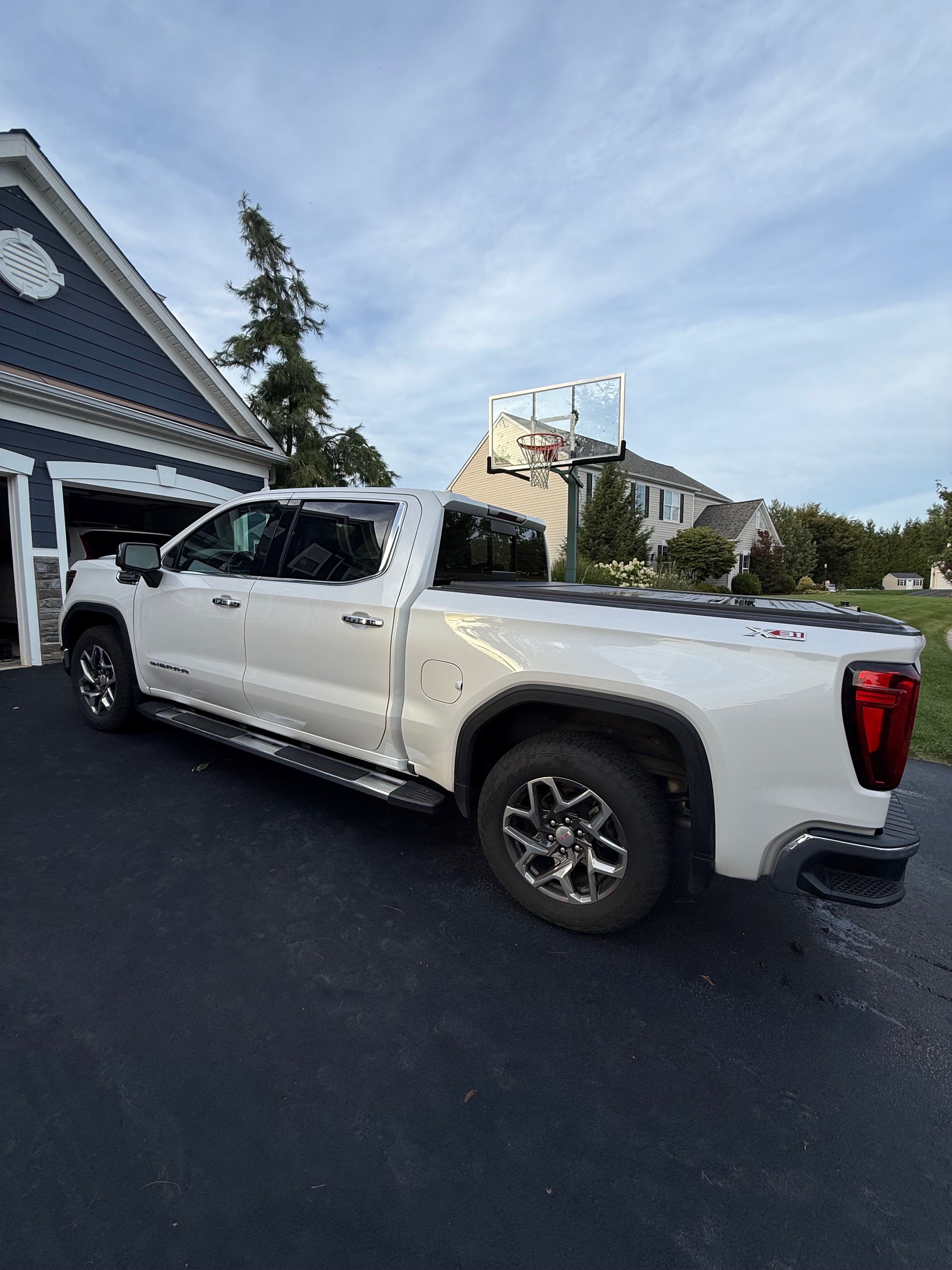 Used 2022 GMC Sierra 1500 SLT w/ SLT Premium Plus Package AWD/4WD image 8