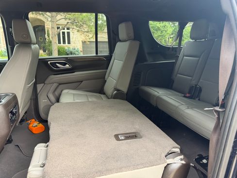 Used 2021 Chevrolet Suburban LT AWD/4WD image 14