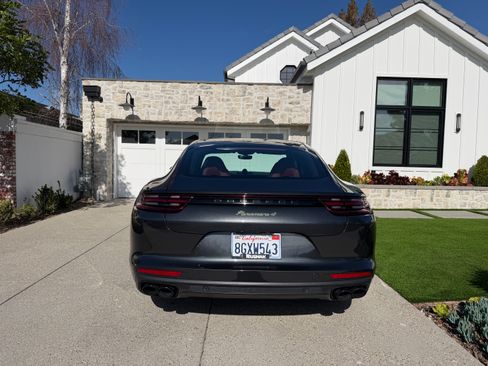 Used 2018 Porsche Panamera 4 image 4