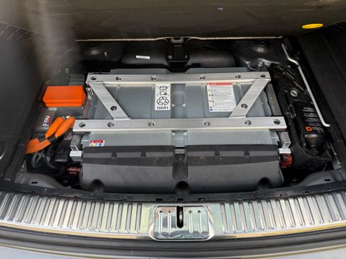 Used 2012 Porsche Cayenne S image 9