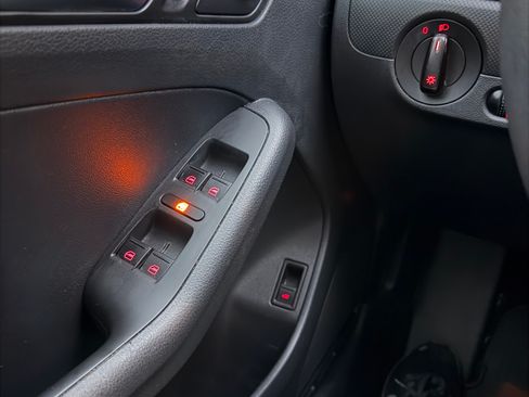 Used 2015 Volkswagen Jetta S image 24