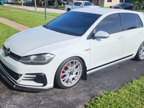Used 2018 Volkswagen GTI SE FWD image 10