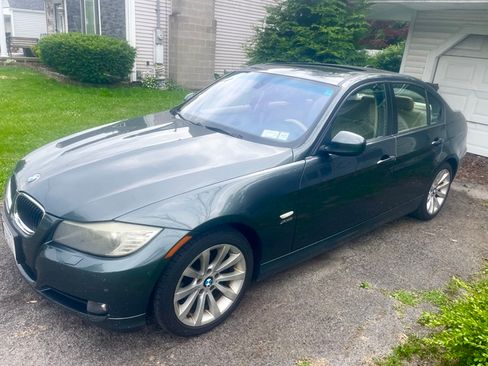 Used 2011 BMW 328i xDrive Sedan AWD/4WD image 2