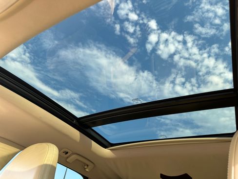 Used 2010 Volvo XC60 T6 R-Design image 10