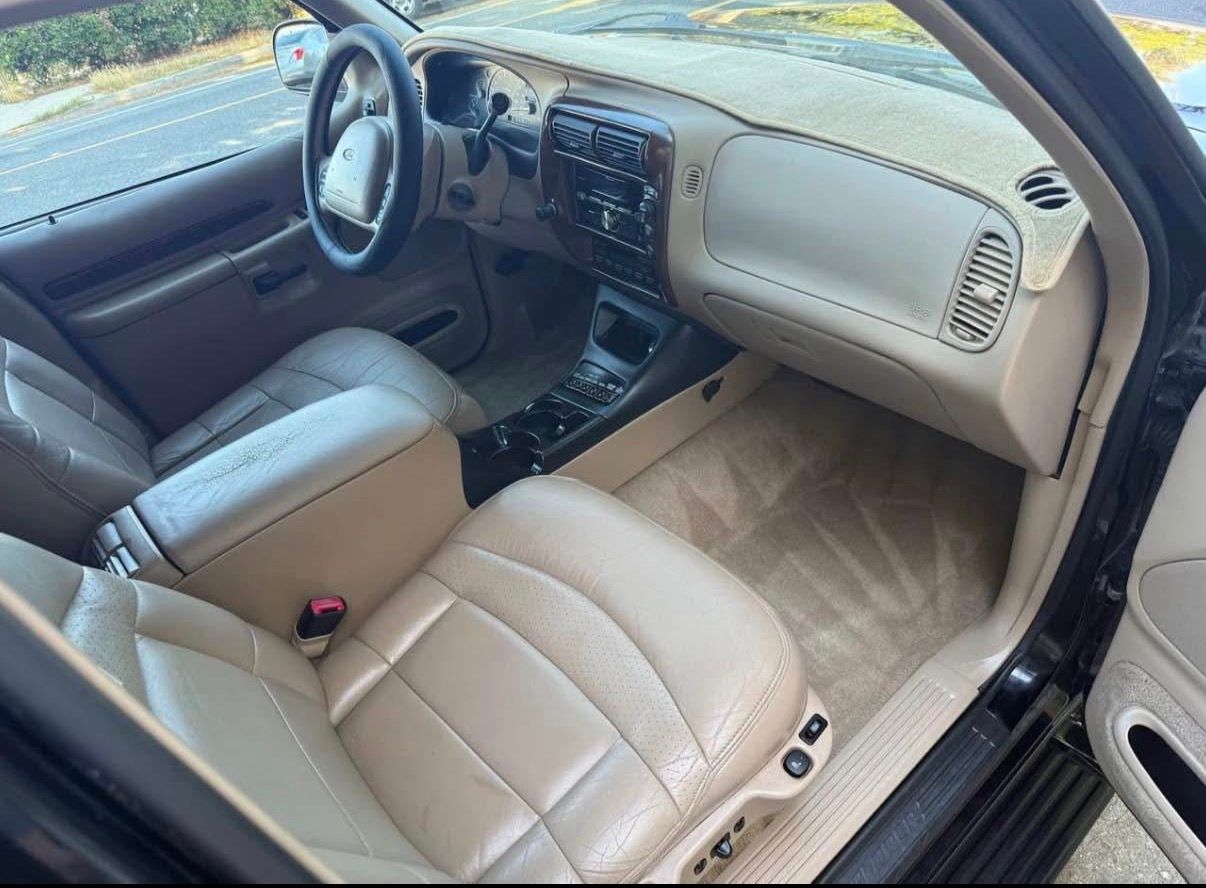 Used 2000 Ford Explorer Limited RWD image 14