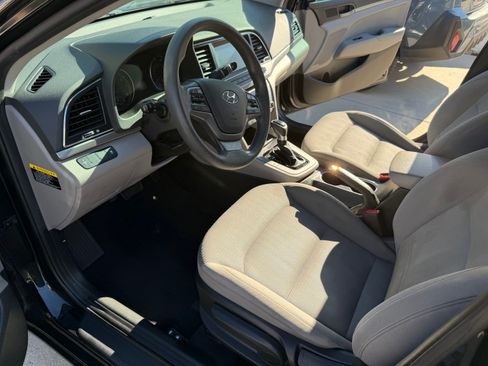 Used 2017 Hyundai Elantra SE image 10