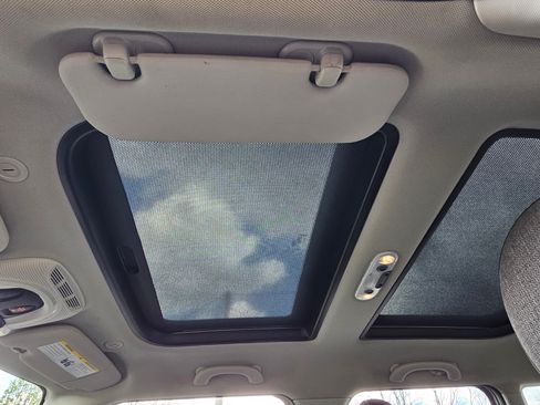 Used 2017 MINI Cooper 4-Door Hardtop image 6