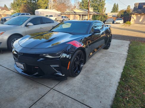 Used 2016 Chevrolet Camaro SS RWD image 5