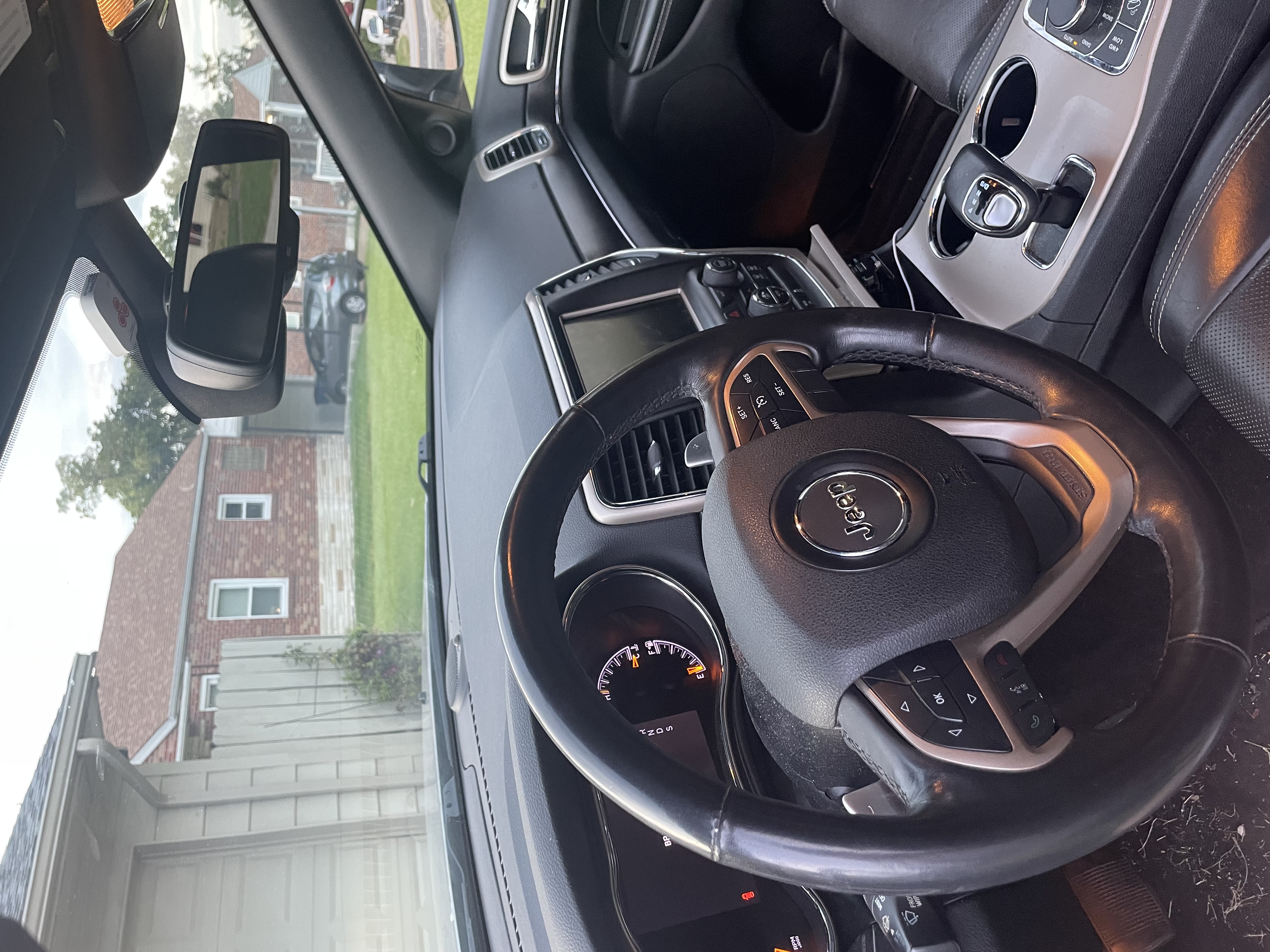 Used 2015 Jeep Grand Cherokee Limited w/ Luxury Group II AWD/4WD image 10