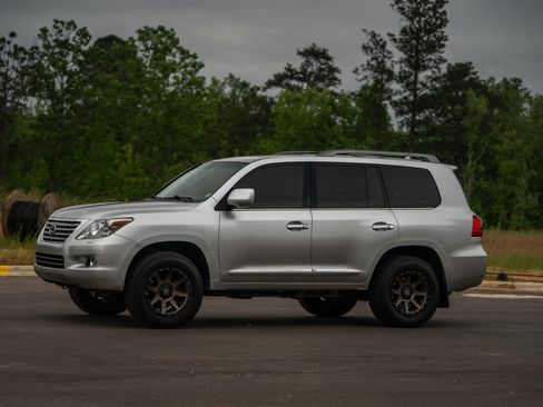 Used 2011 Lexus LX 570 4WD w/ Luxury Pkg image 18