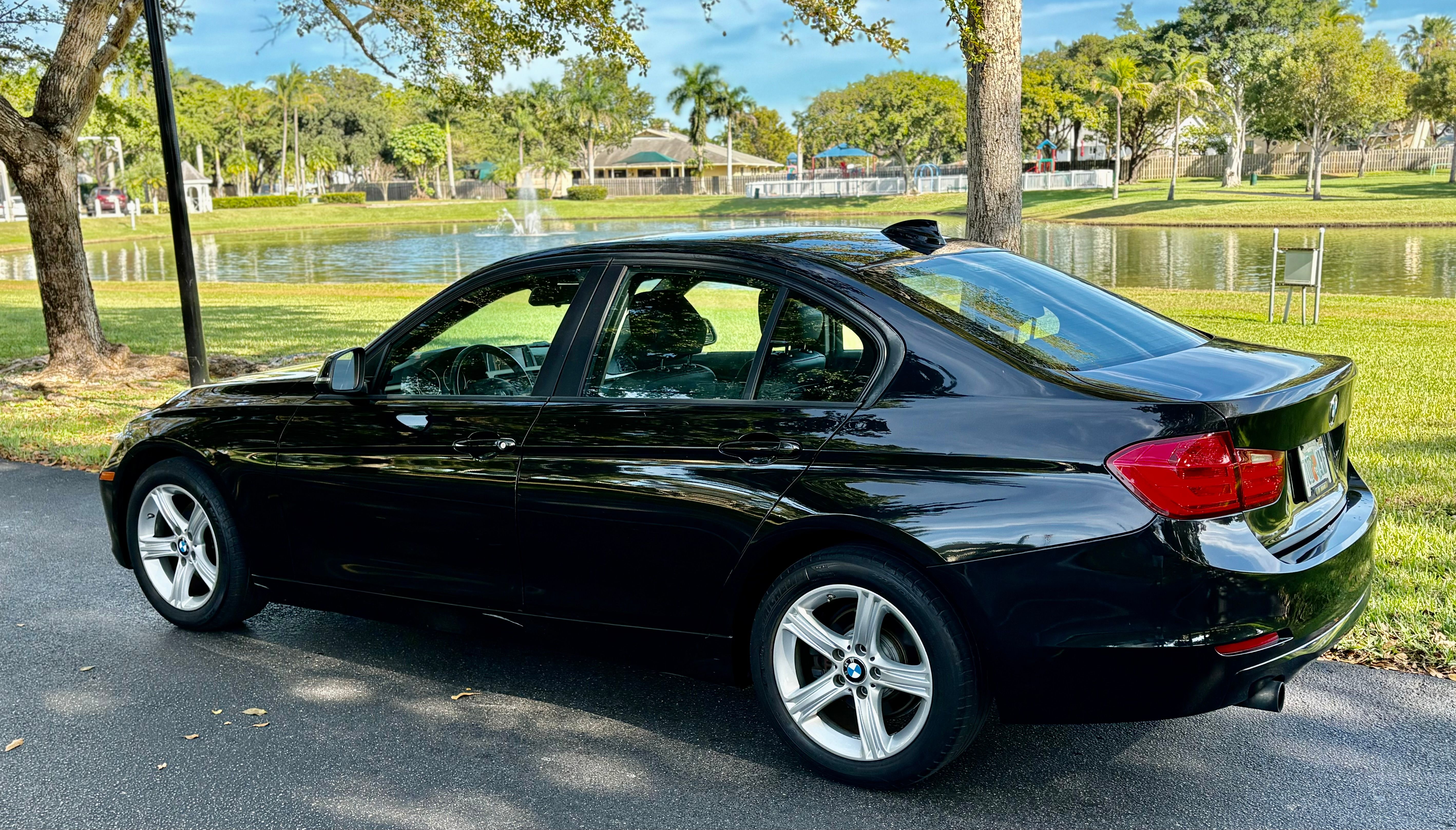 Used 2014 BMW 320i Sedan RWD image 10