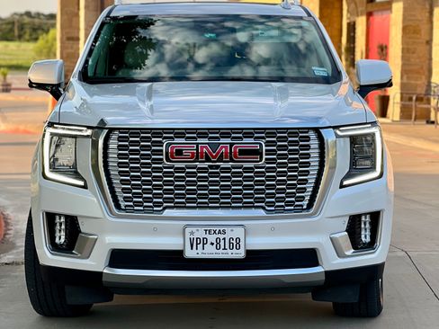 Used 2024 GMC Yukon Denali AWD/4WD image 2