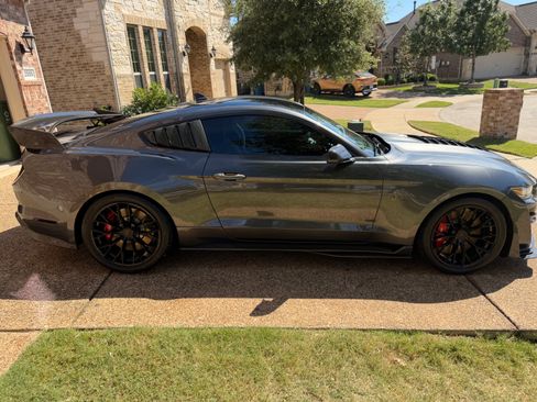 Used 2020 Ford Mustang Shelby GT500 w/ Technology Package image 5