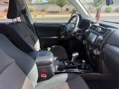 Used 2018 Toyota 4Runner TRD Off-Road AWD/4WD image 15