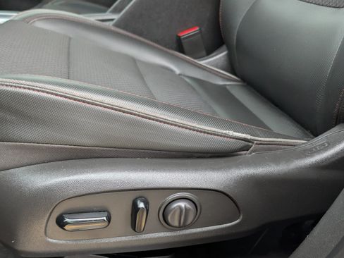 Used 2021 Chevrolet TrailBlazer RS w/ Technology Package image 12