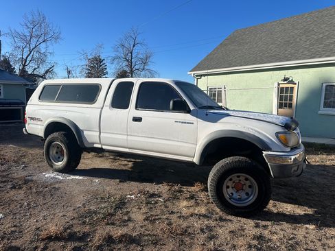 Used 2001 Toyota Tacoma Limited image 10
