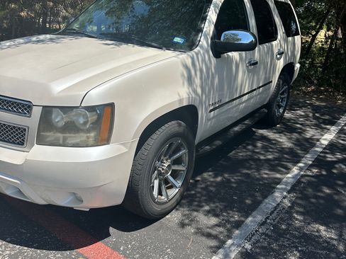 Used 2011 Chevrolet Tahoe LTZ RWD image 12
