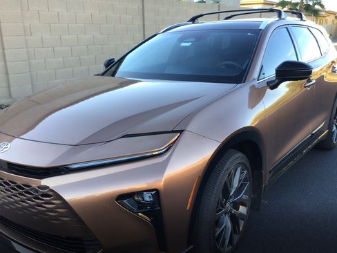 Used 2025 Toyota Crown Signia Limited Hybrid Sport Utility 4 w/ Advanced Technology Package image 6