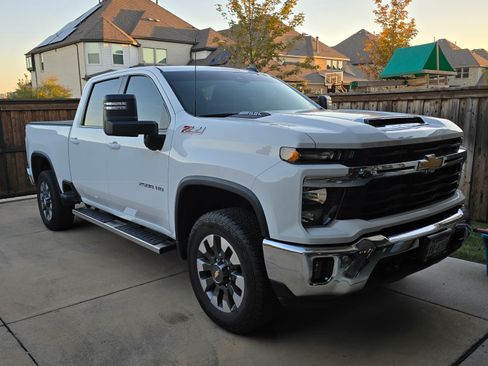 Used 2025 Chevrolet Silverado 2500 LT w/ Safety Package image 1