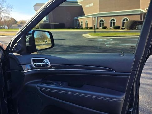 Used 2014 Jeep Grand Cherokee Overland image 16