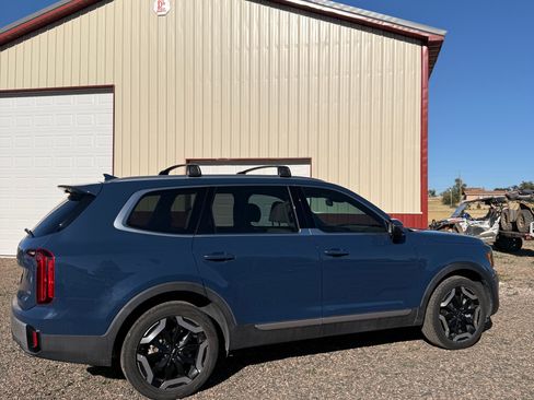 Used 2024 Kia Telluride S w/ S Sunroof Package AWD/4WD image 2