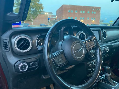 Used 2021 Jeep Gladiator Sport image 14