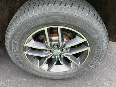 Used 2017 Jeep Grand Cherokee Limited AWD/4WD image 11