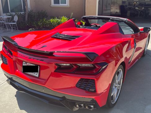 Used 2020 Chevrolet Corvette Stingray Convertible w/ Z51 Performance Package RWD image 9