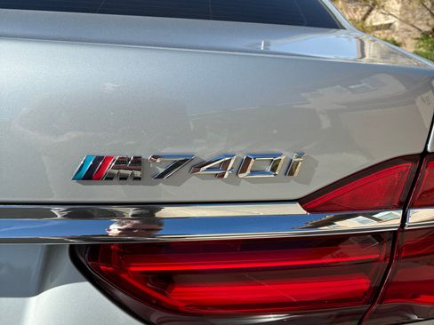 Used 2016 BMW 740i 740i Sedan 4D image 2