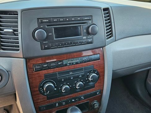 Used 2005 Jeep Grand Cherokee Limited AWD/4WD image 14