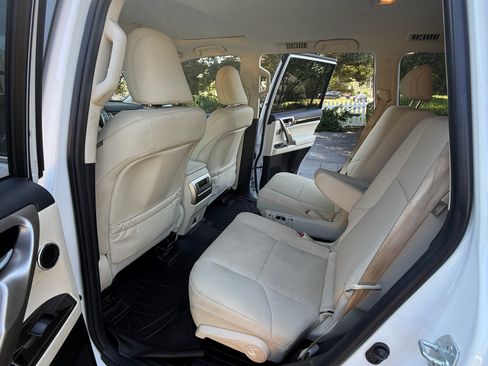 Used 2021 Lexus GX 460 Premium image 14