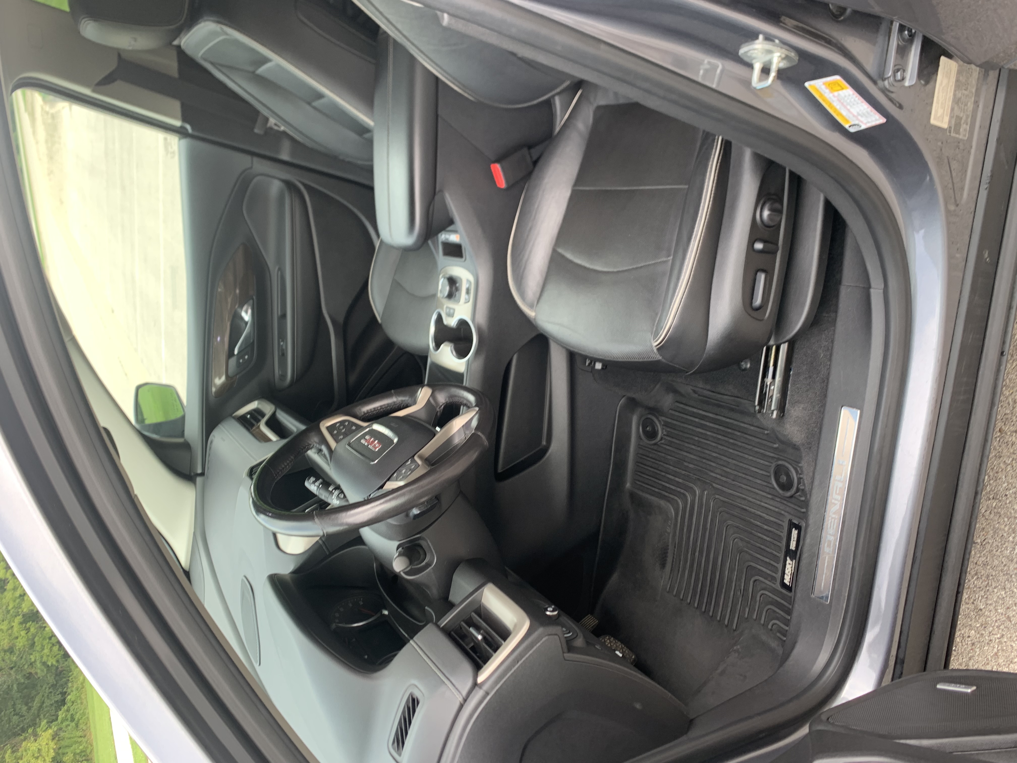 Used 2019 GMC Terrain Denali w/ GMC Pro Grade Package AWD/4WD image 17