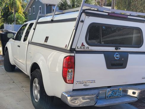 Used 2008 Nissan Frontier SE w/ SE Value Truck Pkg image 9